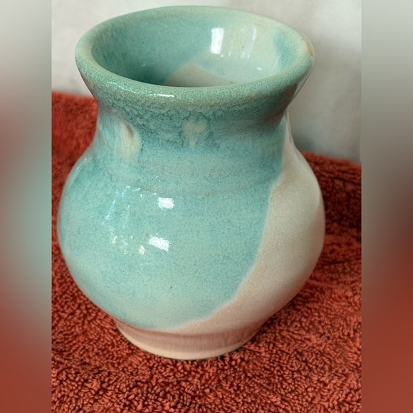 Hand Thrown Signed Pottery Vase Turquoise & White 4" X 4" - Picture 2 of 6